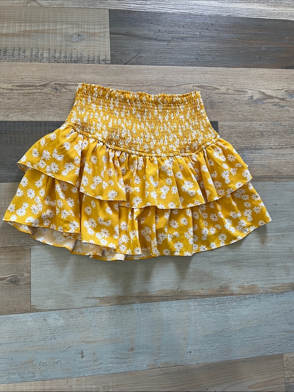 entro Yellow White Floral Smocked Skort Sz S Summer Vacation Resort Chic